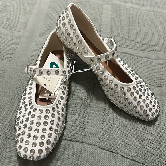 NWT Women's Issa Rhinestone Mary Jane
Ballet Flats with Memory Foam Insole. 9 - Picture 1 of 9